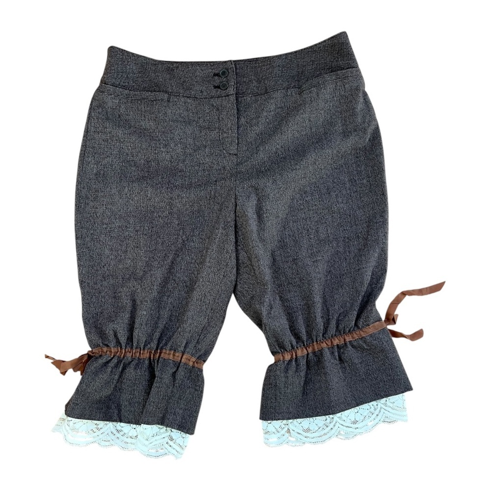 Apt. 9 Y2K Cropped Pantaloons with lace <3  Size 14